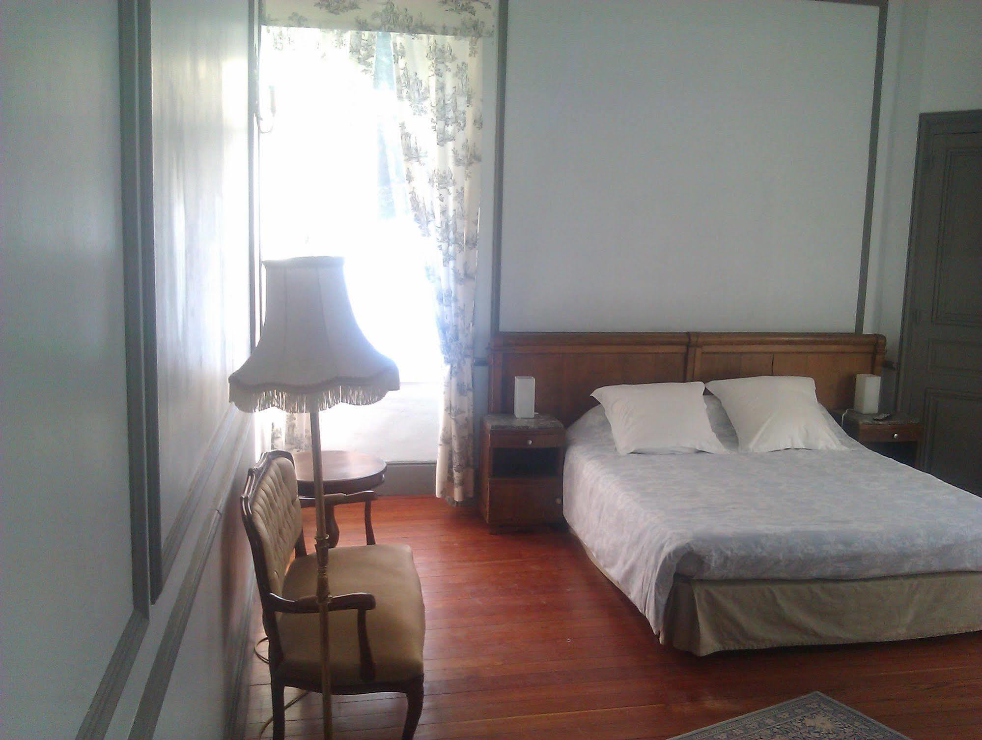 ชาโต เดอ บอนโว Bed & Breakfast Villeneuve-de-Marc ภายนอก รูปภาพ